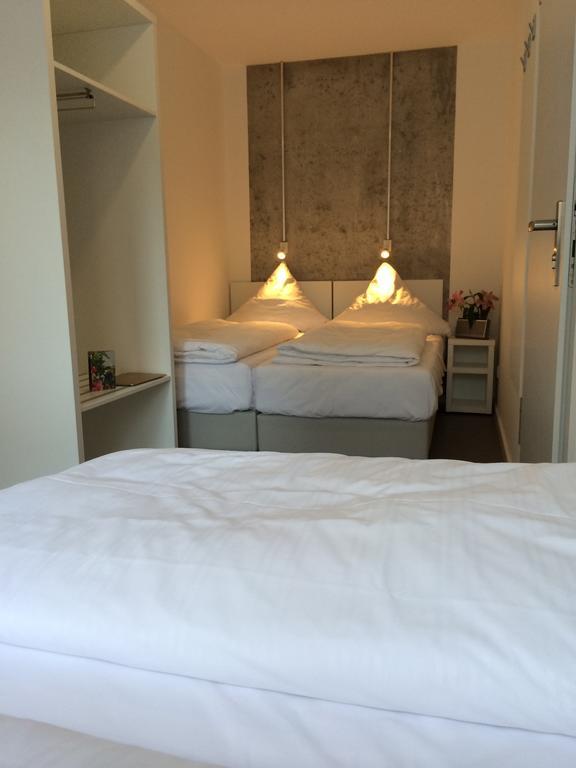 Near Brandenburg Gate - & Auberge de jeunesse *