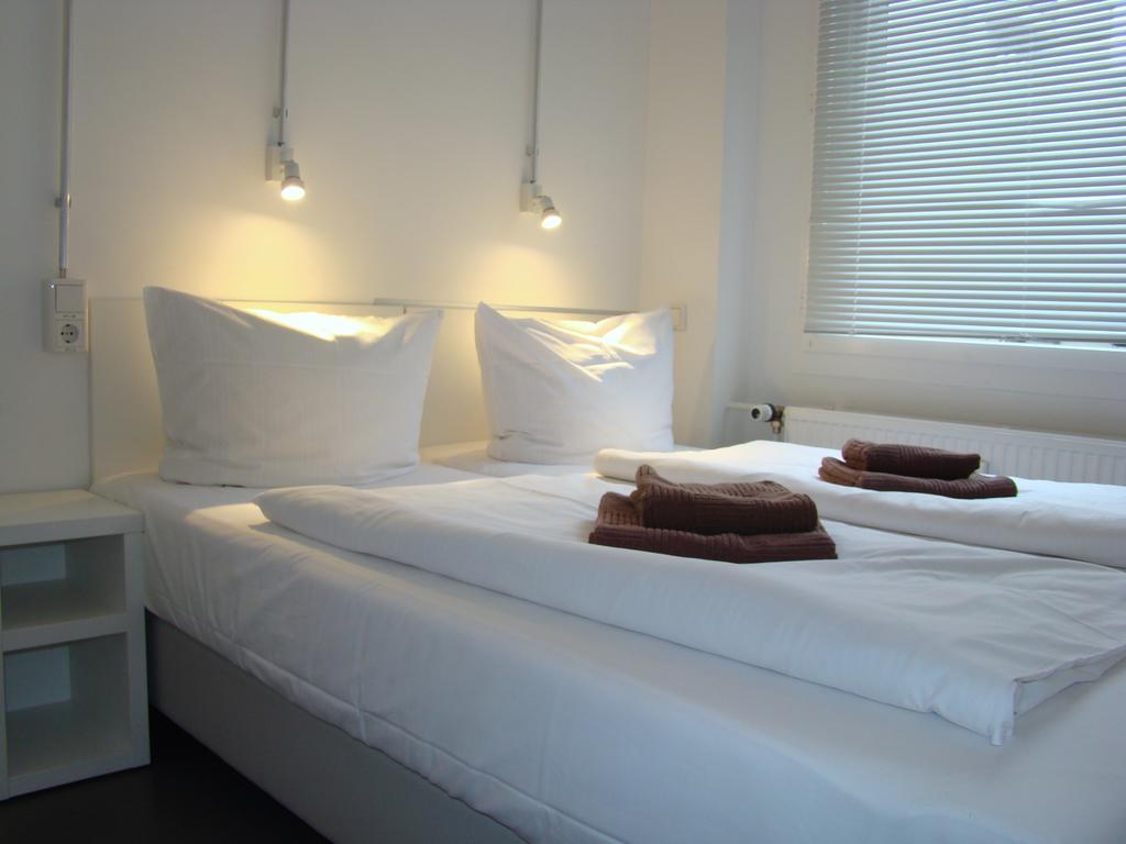 Auberge de jeunesse Near Brandenburg Gate - & *