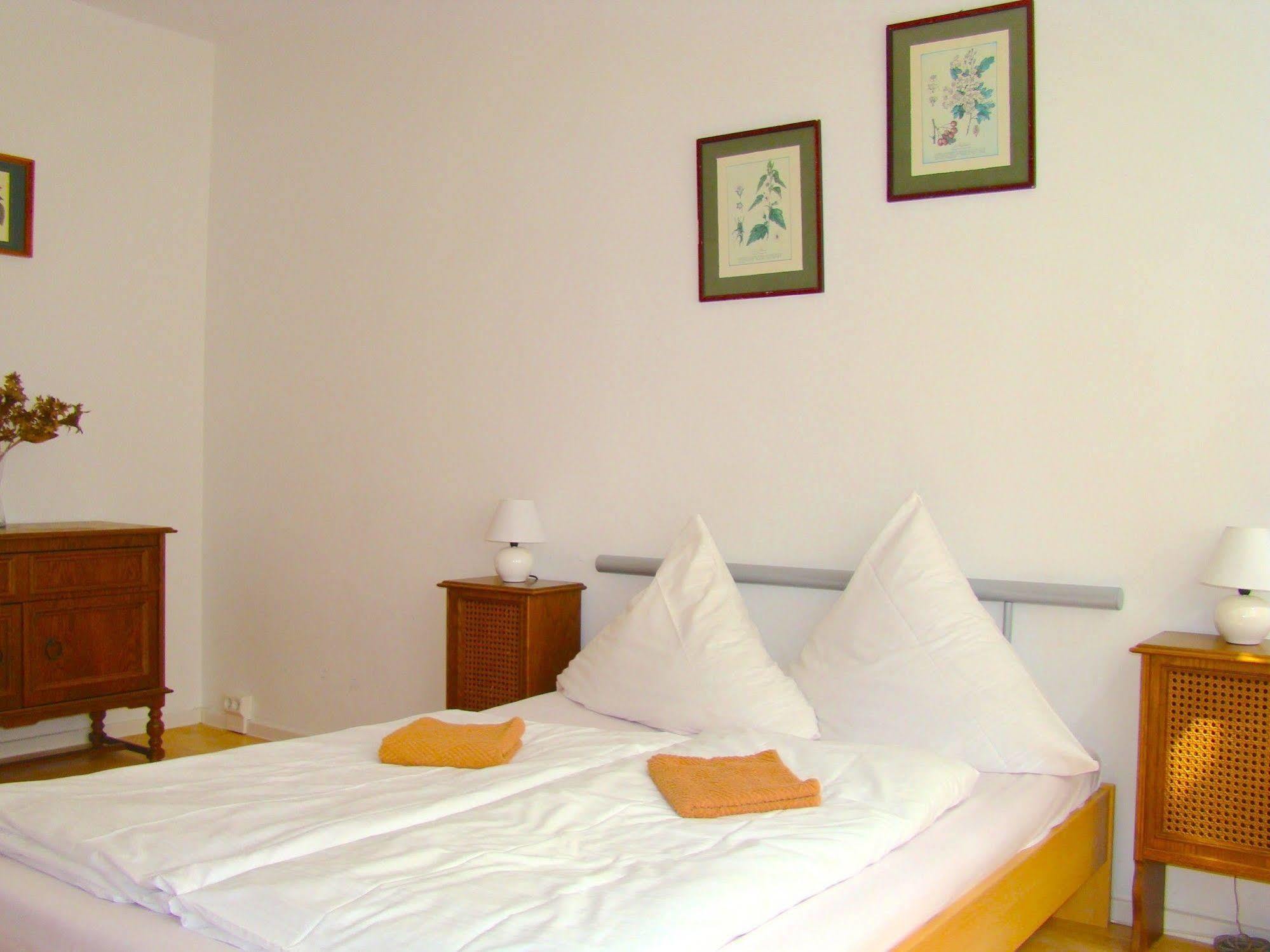 Auberge de jeunesse Near Brandenburg Gate - & *