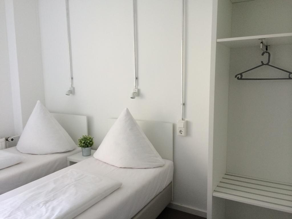 Hostel Near Brandenburg Gate - & *